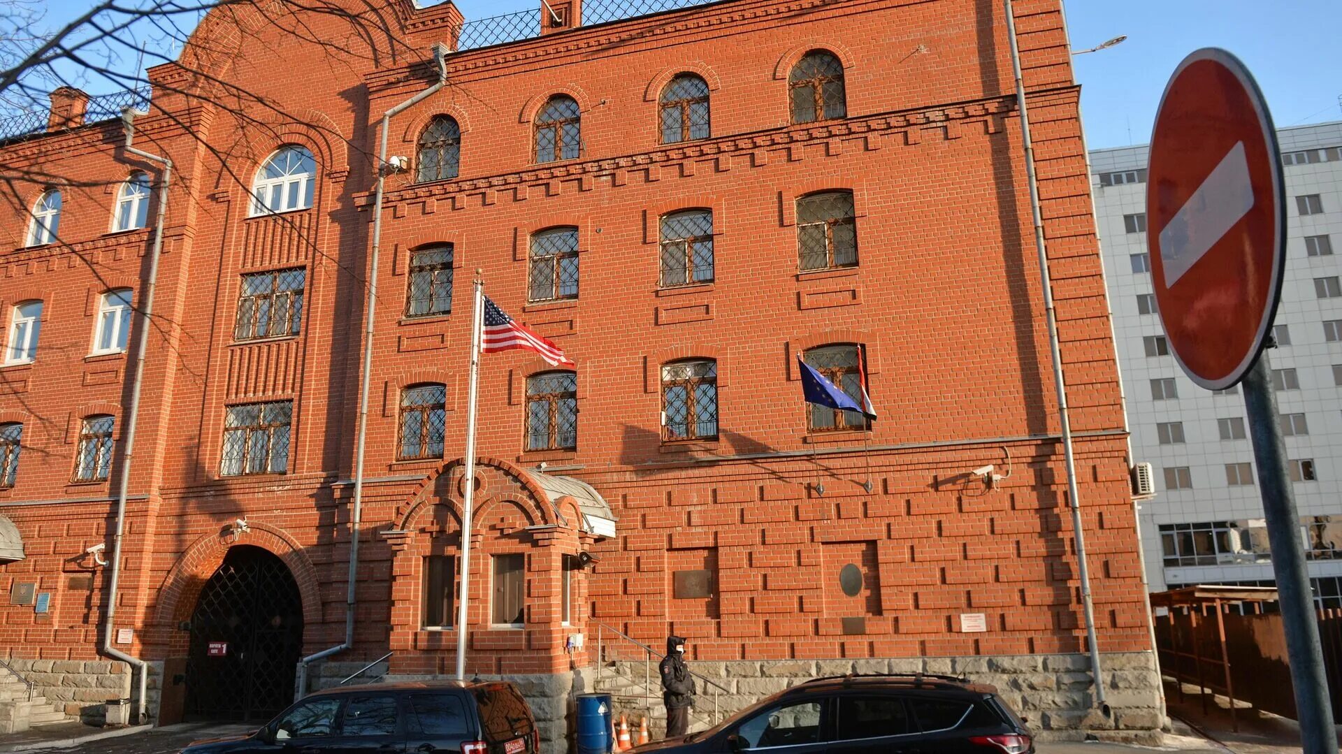 Консульство в нижнем новгороде. Генконсульство сша в москве. американское посольство в екатеринбурге.