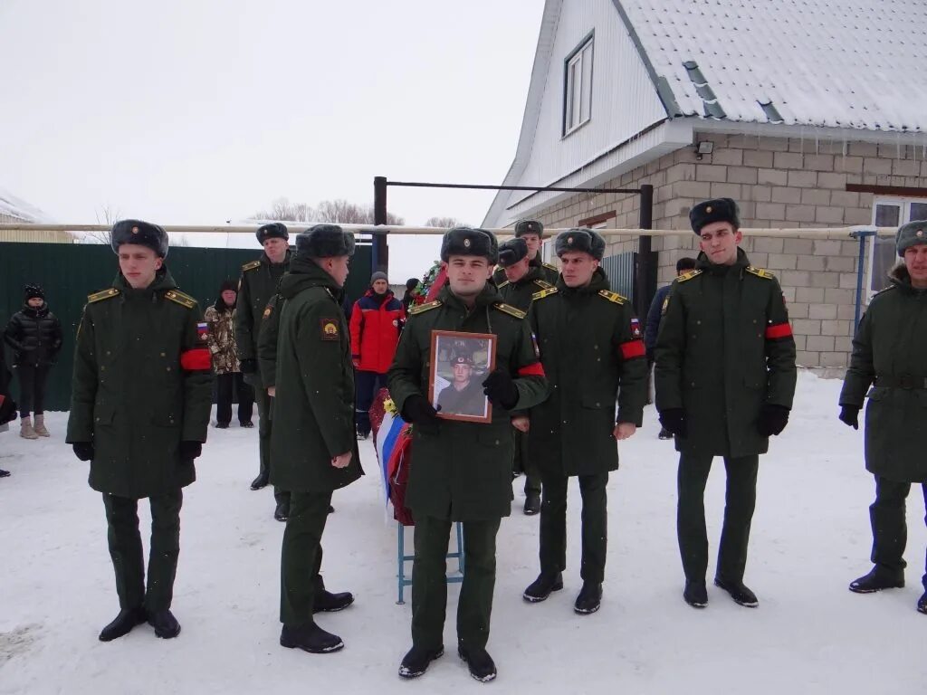 Хвалынск простился с погибшим на сво. 21 Февраля в Ромоданово простились. Прощание в Хвалынском районе с бойцом сво. Козлов прощание