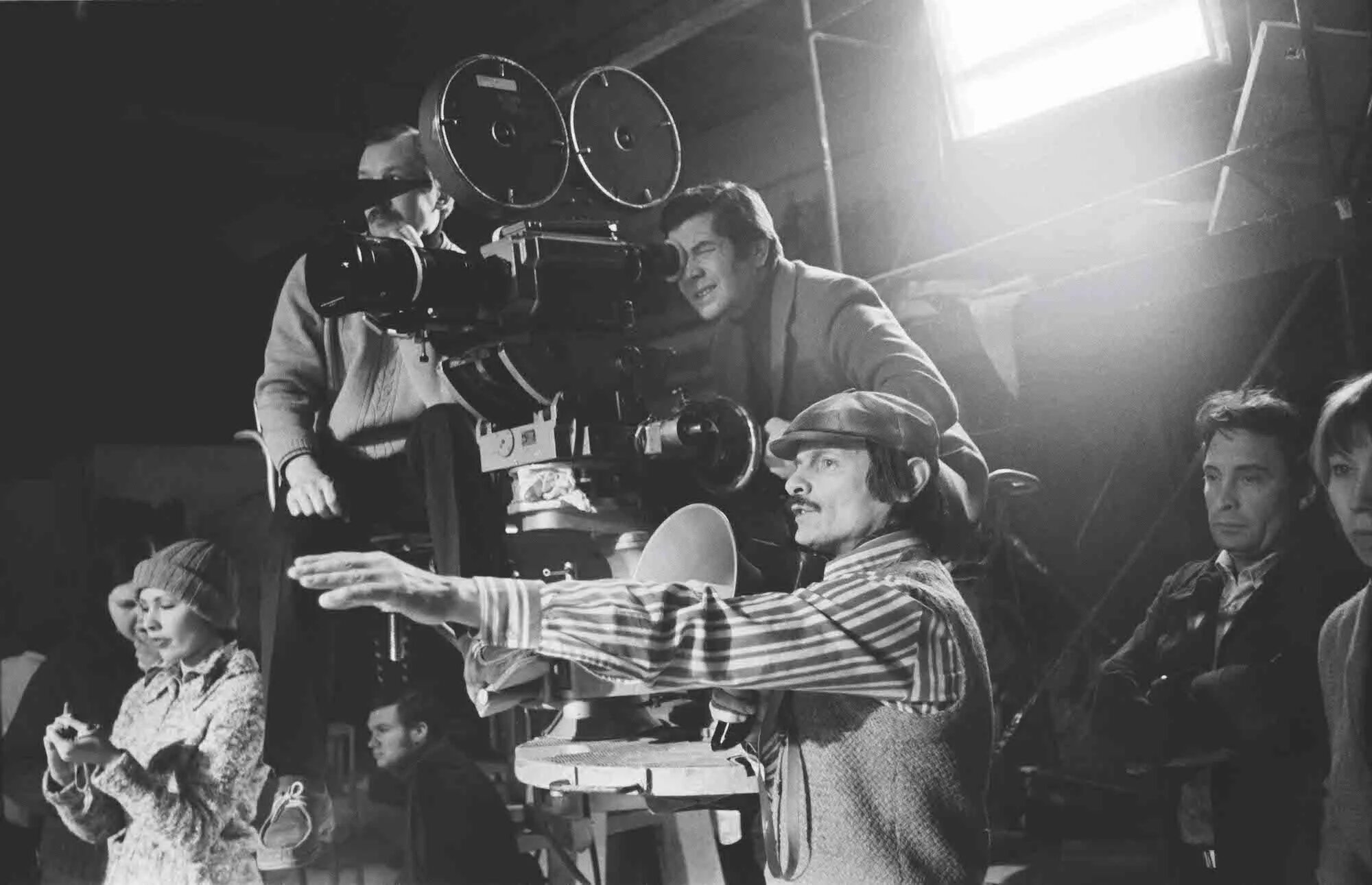 современный кинематограф. игровая режиссура. люди в кинотеатре. аномализа. профессия режиссер.