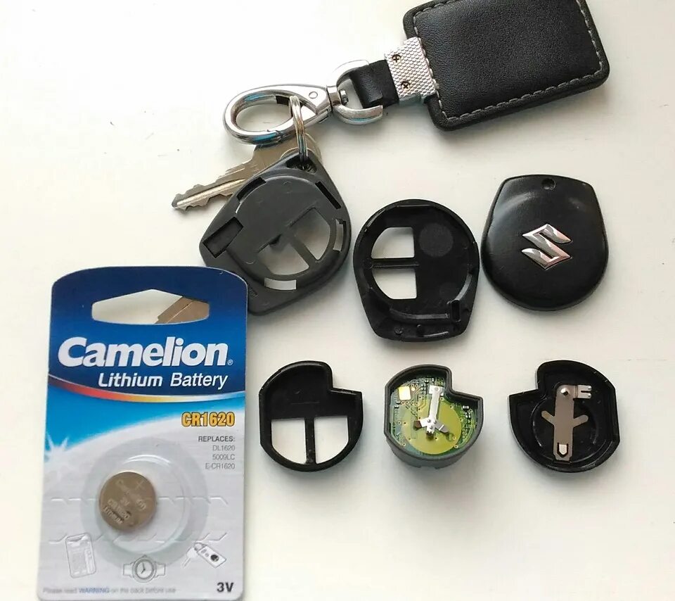 Ключ зажигания сузуки sx4 2010. Как поменять батарейки ключа сузуки. Батарейка в ключ сузуки гранд витара 2008. Как поменять батарейки ключа сузуки. Батарейка.