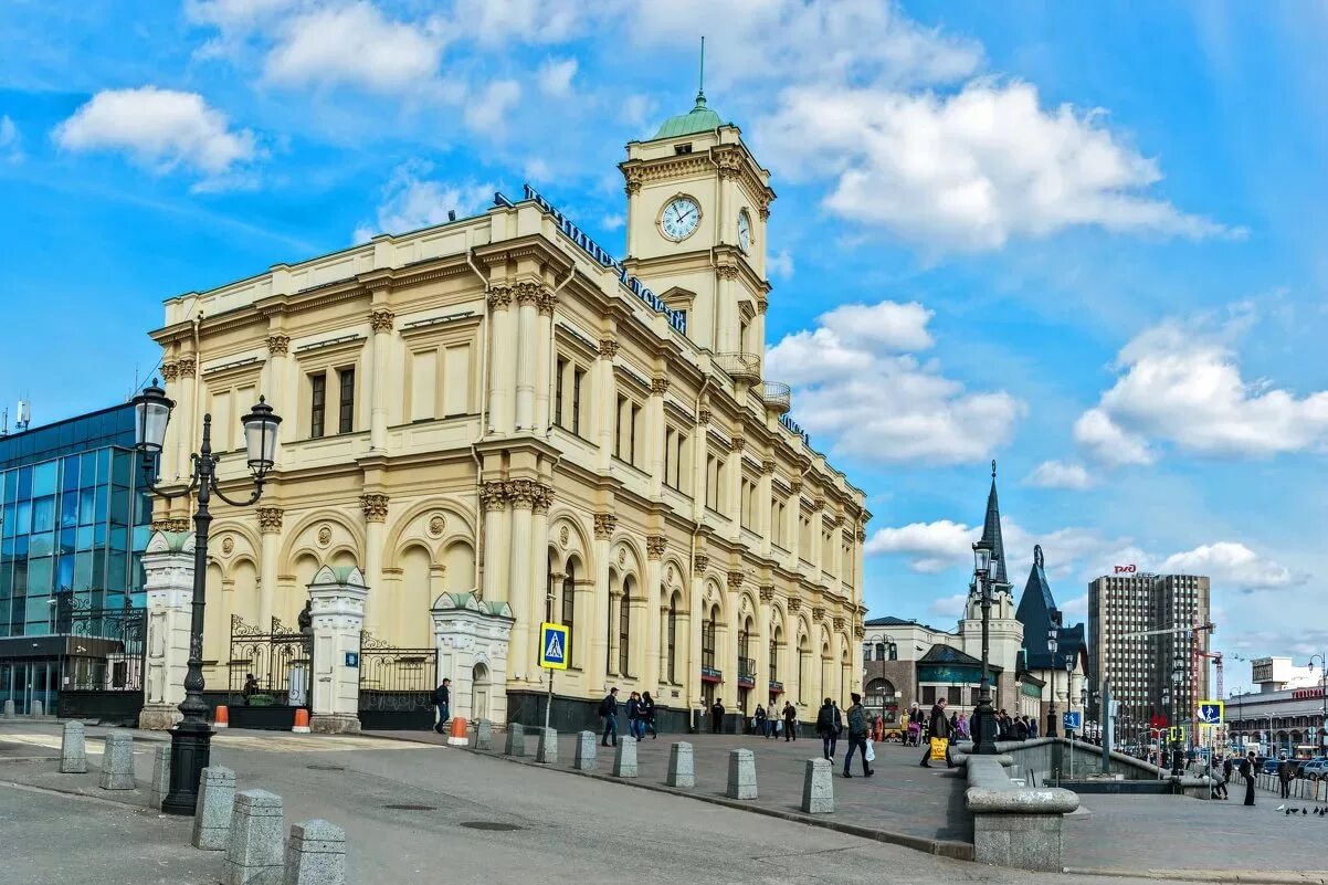 Здание Ленинградского (Николаевского) вокзала. Ленинградский вокзал Москва. Москва Октябрьская Ленинградский вокзал. Ленинградский вокзал вокзал. Октябрьский вокзал станция