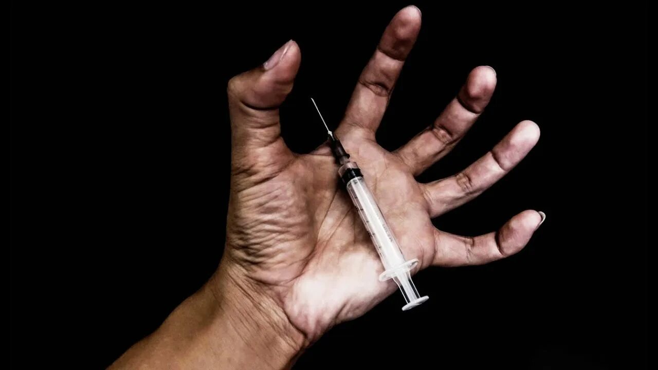 Наркомания среди студентов. Видео со шприцами. Эстетика таблеток и шприцов. Видео со шприцами. Наркомания среди студентов.