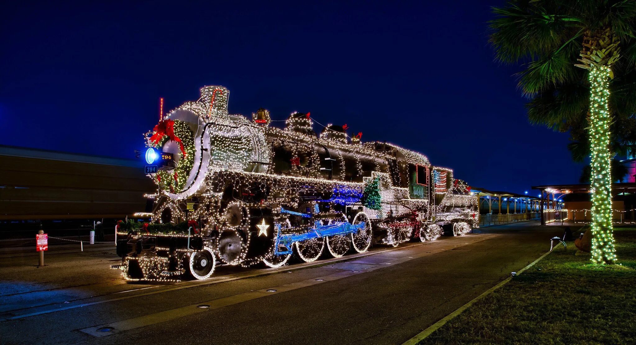 Christmas trains. Новогодний поезд на елку. Рождественский поезд оттава. Красивый поезд. Christmas trains.