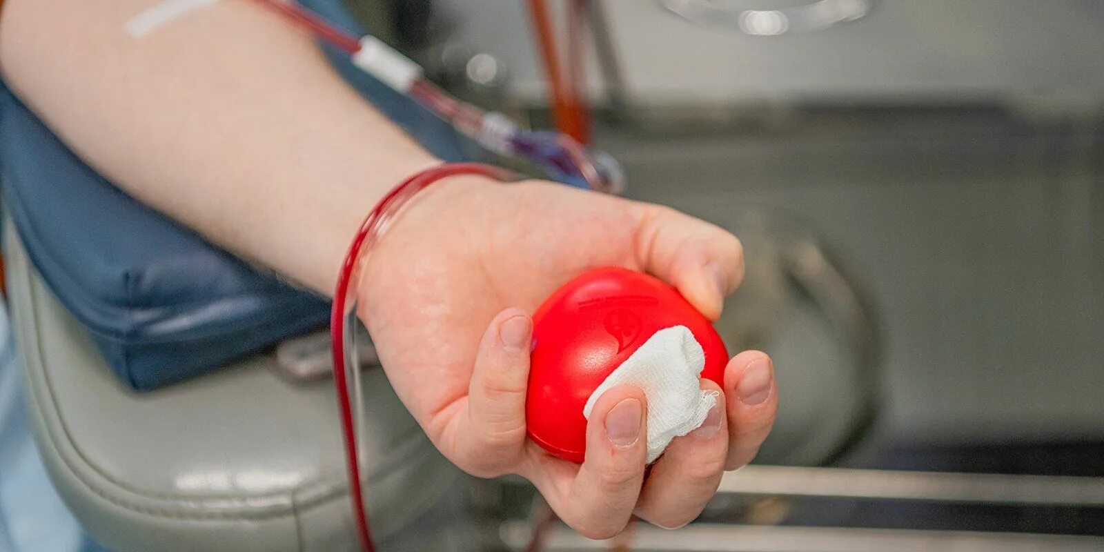 Платное донорство крови. Донор крови. Национальный день донора в России.