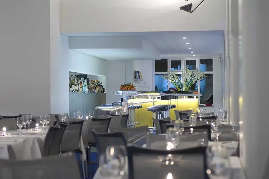 Ривер кафе лондон. Oysters cafe london. Кафе шепаниз беркли. Баржа ресторан на озере шарташ. Ресторан the river cafe.