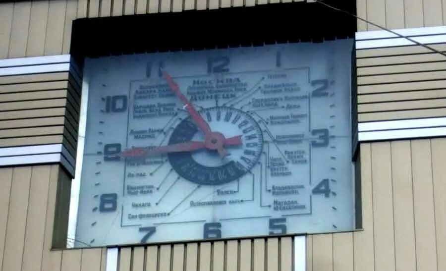 Главные часы донецка. Время в днр. Точное время в донецке. Главпочтамт донецк часы. Сколько сейчас часов времени.