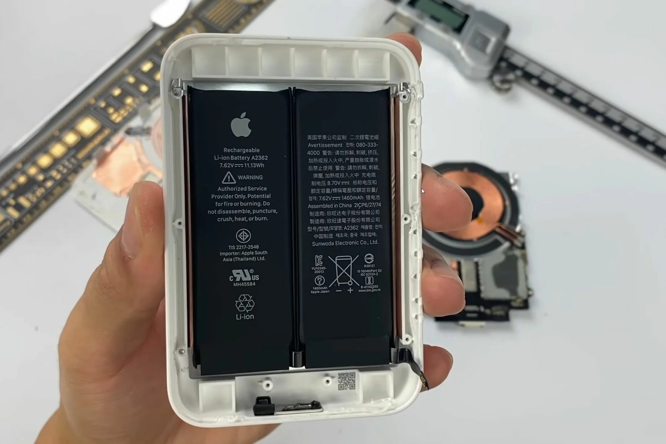 Аккумулятор на айфон 13 мини оригинал. Аккумулятор apple magsafe battery. apple magsafe battery pack. magsafe battery pack iphone 13. iphone 13 mini аккумулятор.