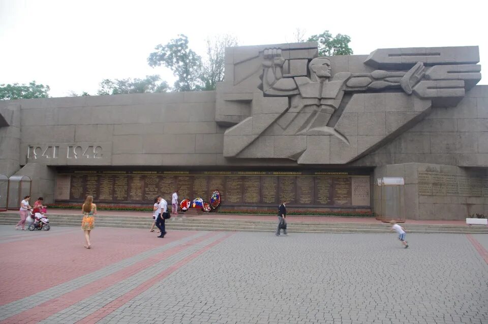 Город прославившийся героической обороной в 1941