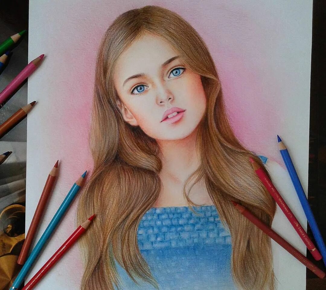 Портрет цветными карандашами. Девушка цветными карандашами. Портрет разноцветными карандашами. Портрет девушки цветными карандашами.