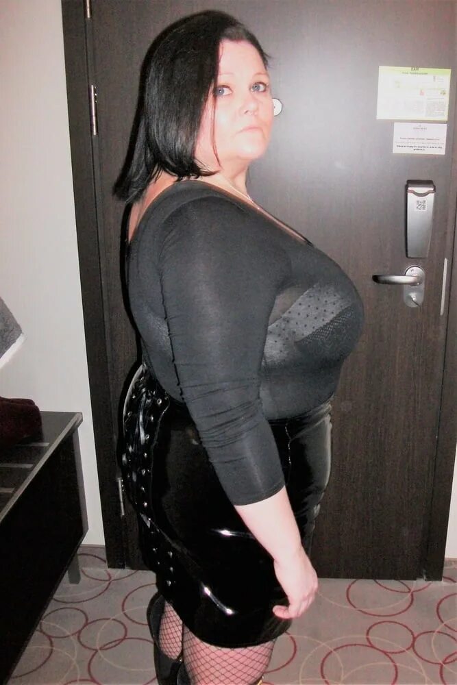 Толстая блондинка. Толстые девушки в латексе. Плюс сайз николь симон. Толстушка госпожа. Толстушка госпожа.