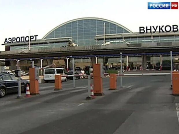 Аэропорт внуково ковер. Таможенный пост аэропорт внуково. аэропорт внуково столбы.