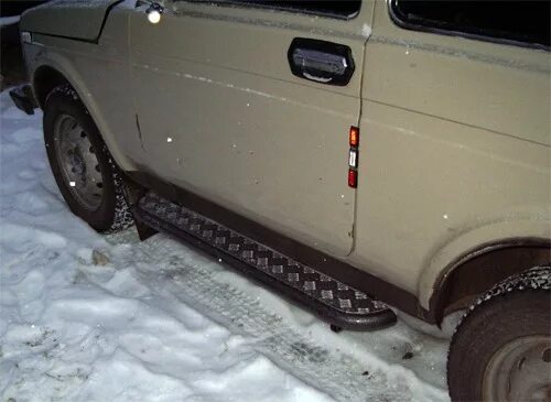 VAZ LADA 4X4 URBAN 2014-н.в. Пороги труба d42 с листом (лист алюм, проф. нерж) (