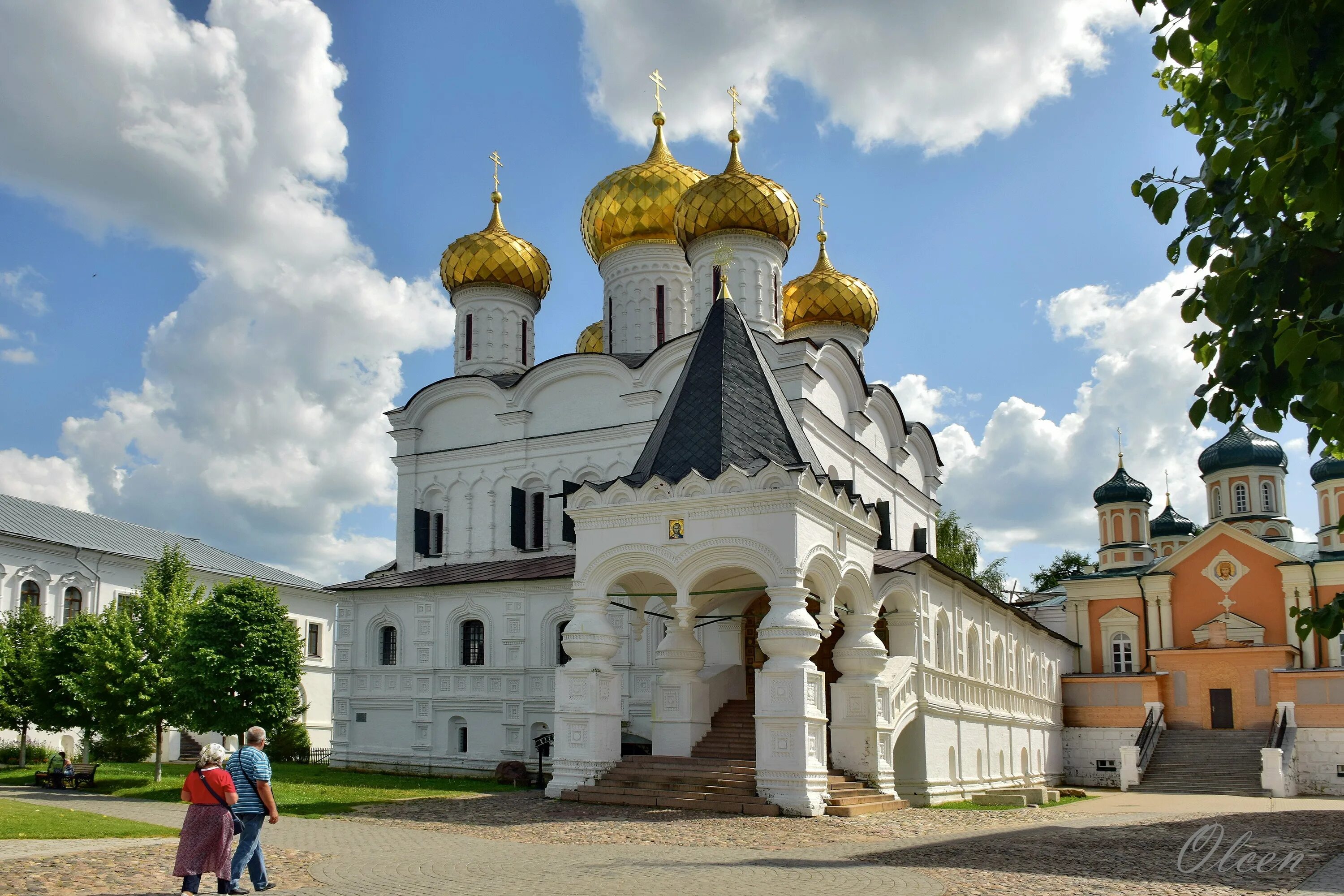 Троицкий Ипатьевский монастырь. Белокаменный Ипатьевский монастырь в Костроме. Ипатьевский монастырь сайт