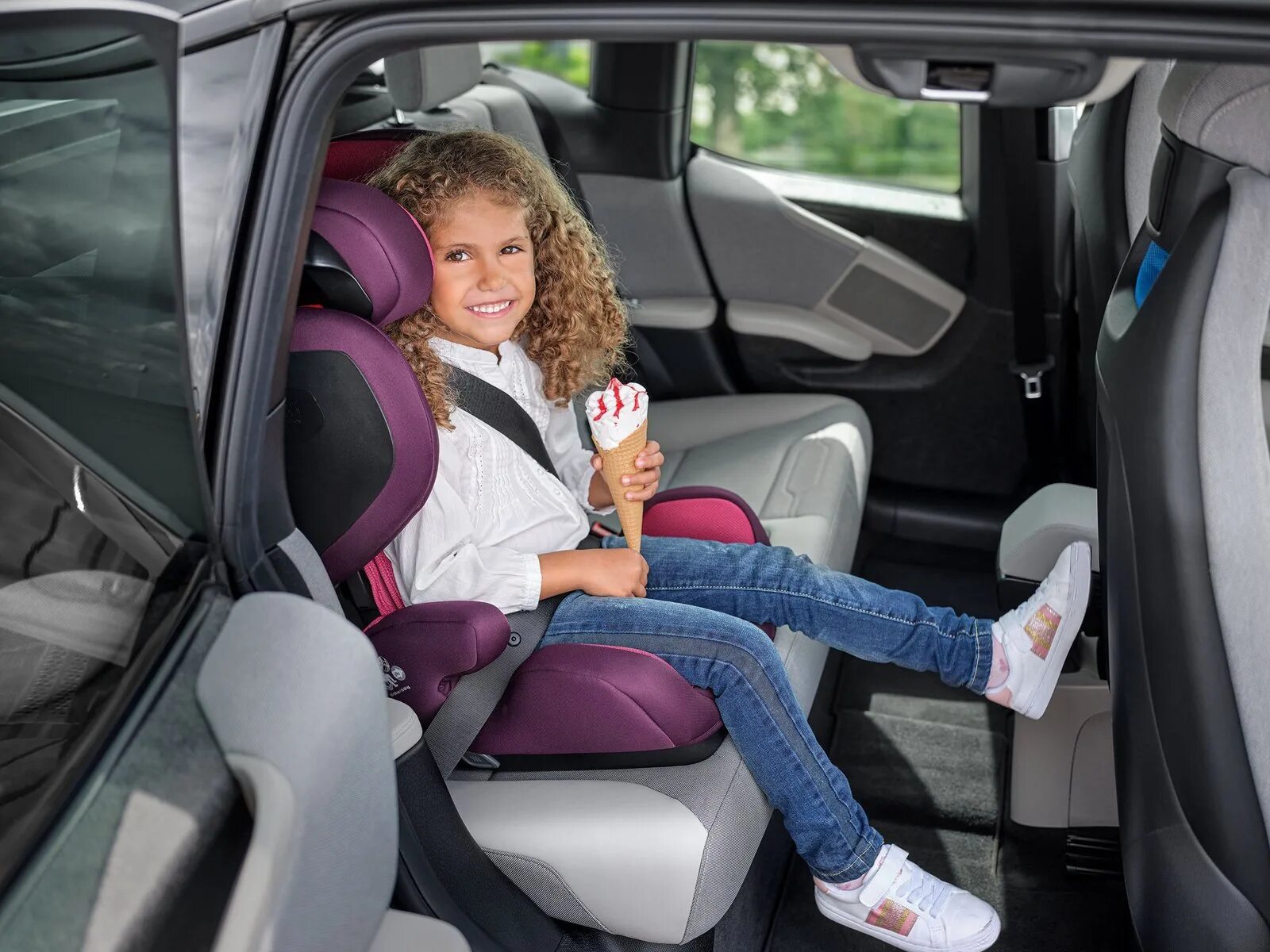 Автокресло на переднее сиденье. Britax max way volvo. Детское кресло в машину. Детское кресло в машину. Детское сиденье в машину на переднее сиденье.