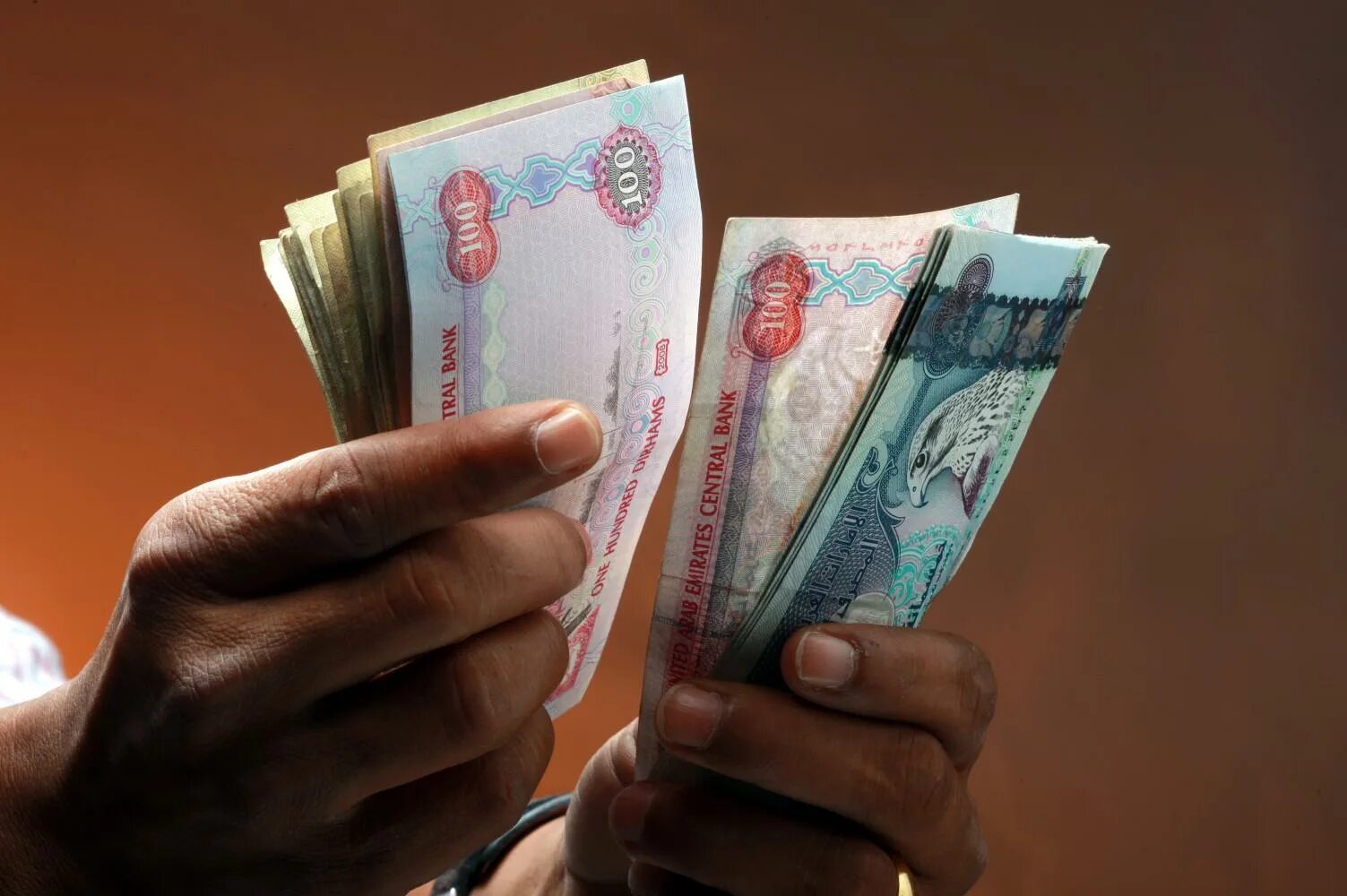 Арабские купюры. Дубайский деньги. Деньги арабских Эмиратов. Купюры ОАЭ. Дубайский доллар