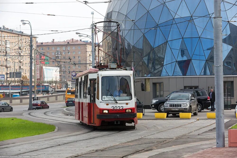 Станция сокол трамваи. Трамваи у метро сокол. Трамвай 50х годов ссср. Трамвай 2205 новосибирск. Метро сокол трамвай.