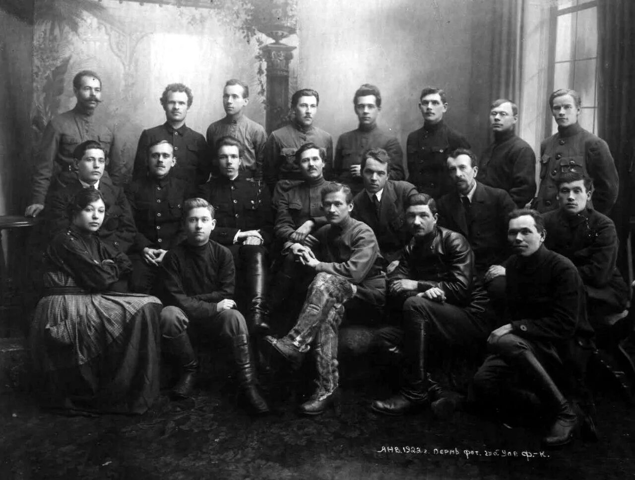 Руководитель вчк был. Дзержинский коллегия огпу 1922. сотрудники екатеринбургской чк огпу 1930. коллегия вчк 1919 дзержинский. коллегия гпу 1922 год.