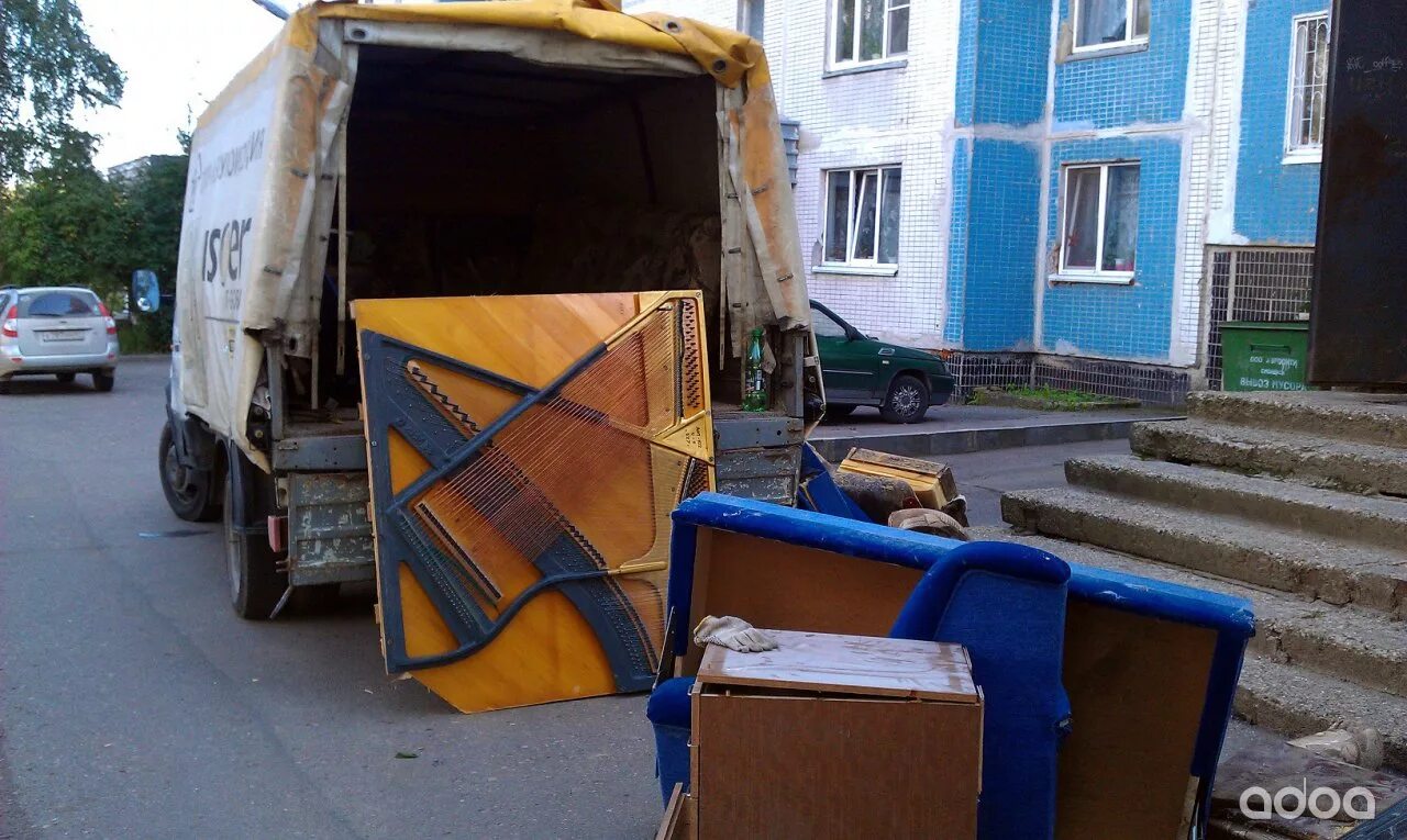 Вывоз старой мебели. Вывоз мебели из квартиры vyvoz musora24 сайт