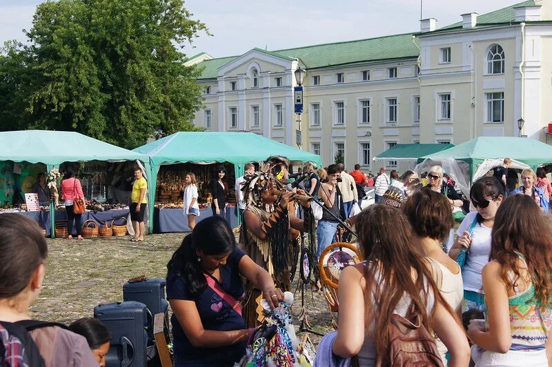 В суздале после первого ошеломляющего впечатления. Фестиваль огурца в суздале. праздник огурца в суздале. праздник огурца в суздале 2025. истобенский огурец праздник фото.
