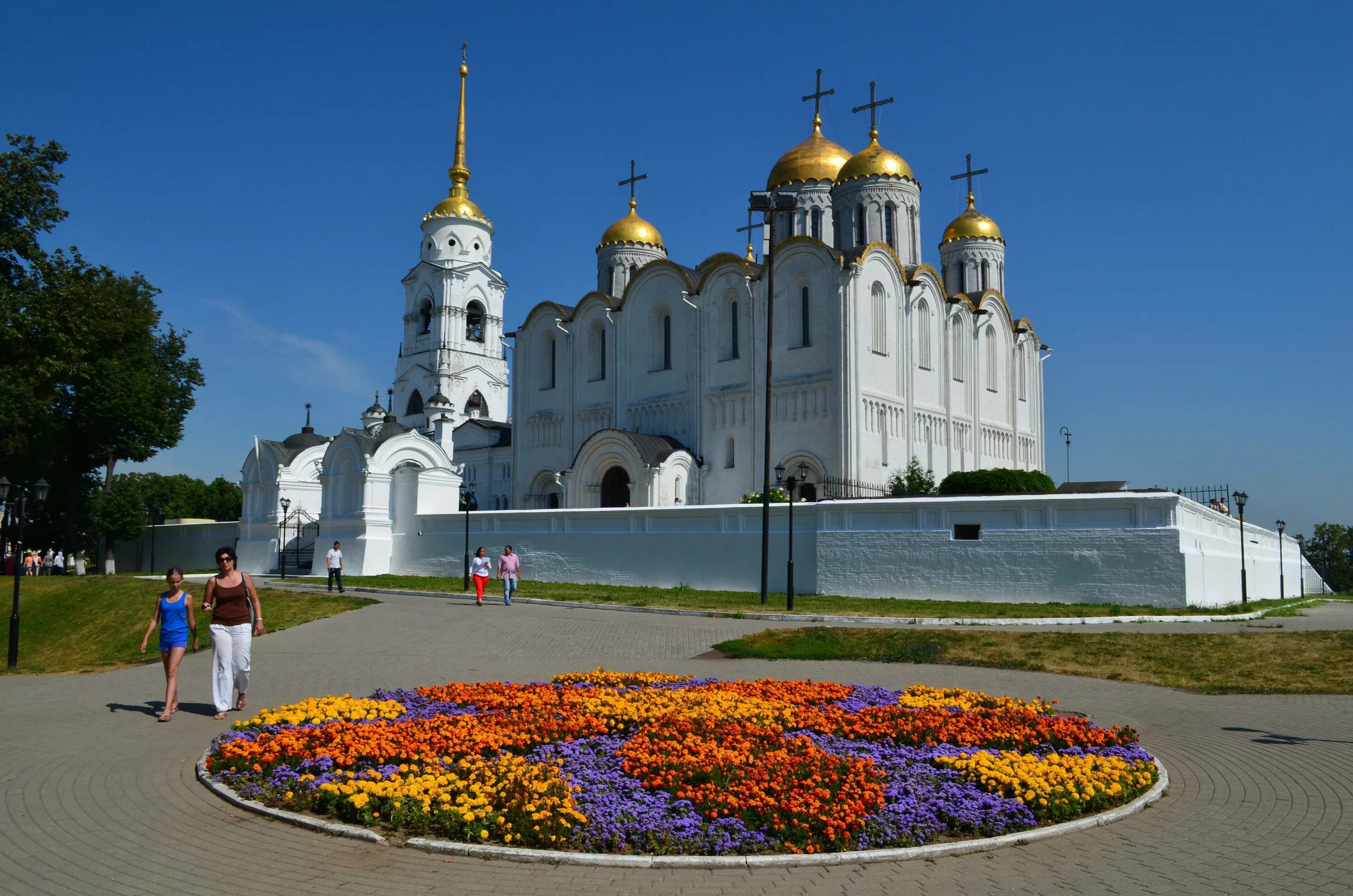 Какие достопримечательности городов золотого кольца. Белокаменные памятники Владимира и Суздаля. Елока́менные па́мятники Влади́мира и Су́здал. Белокаменные памятники Суздаля.