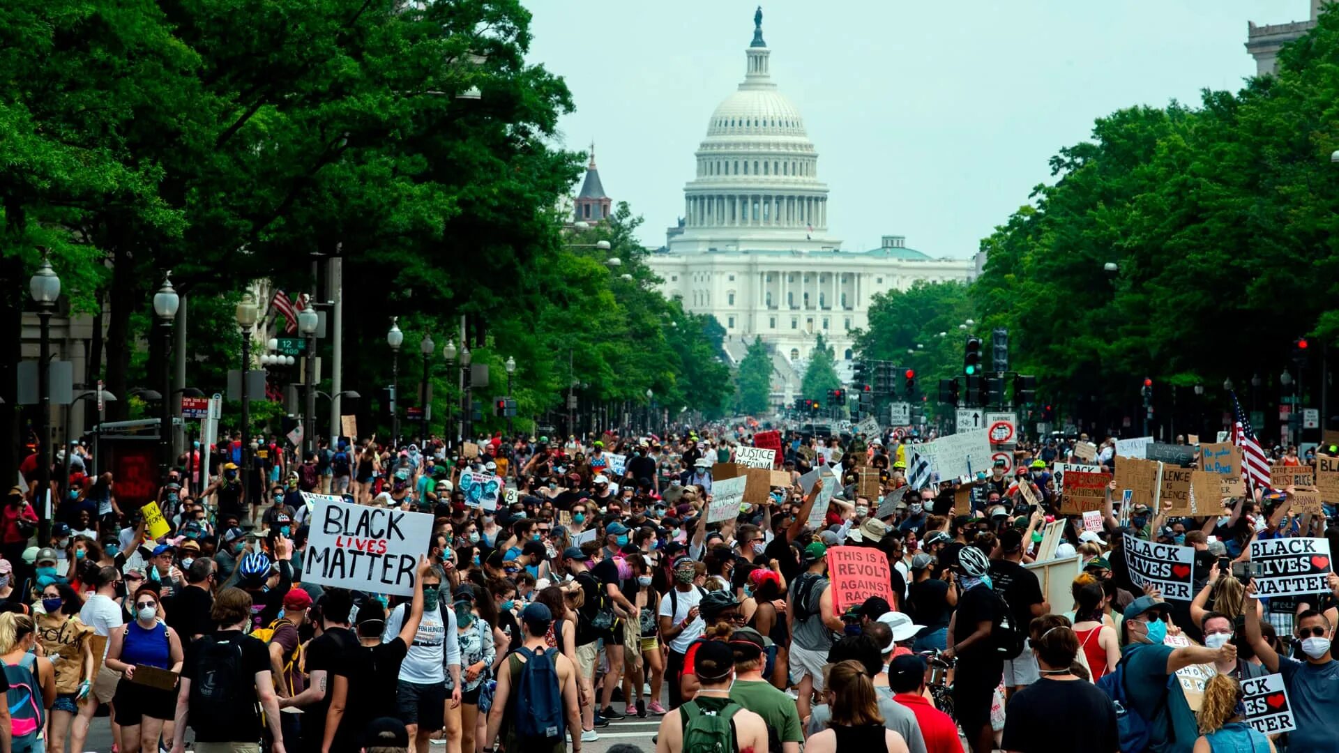 Протесты в США Джордж Флойд. Митинги в США 2020. Митинг в США против расизма. Протесты в США 2020 расизм. Митинг на английском