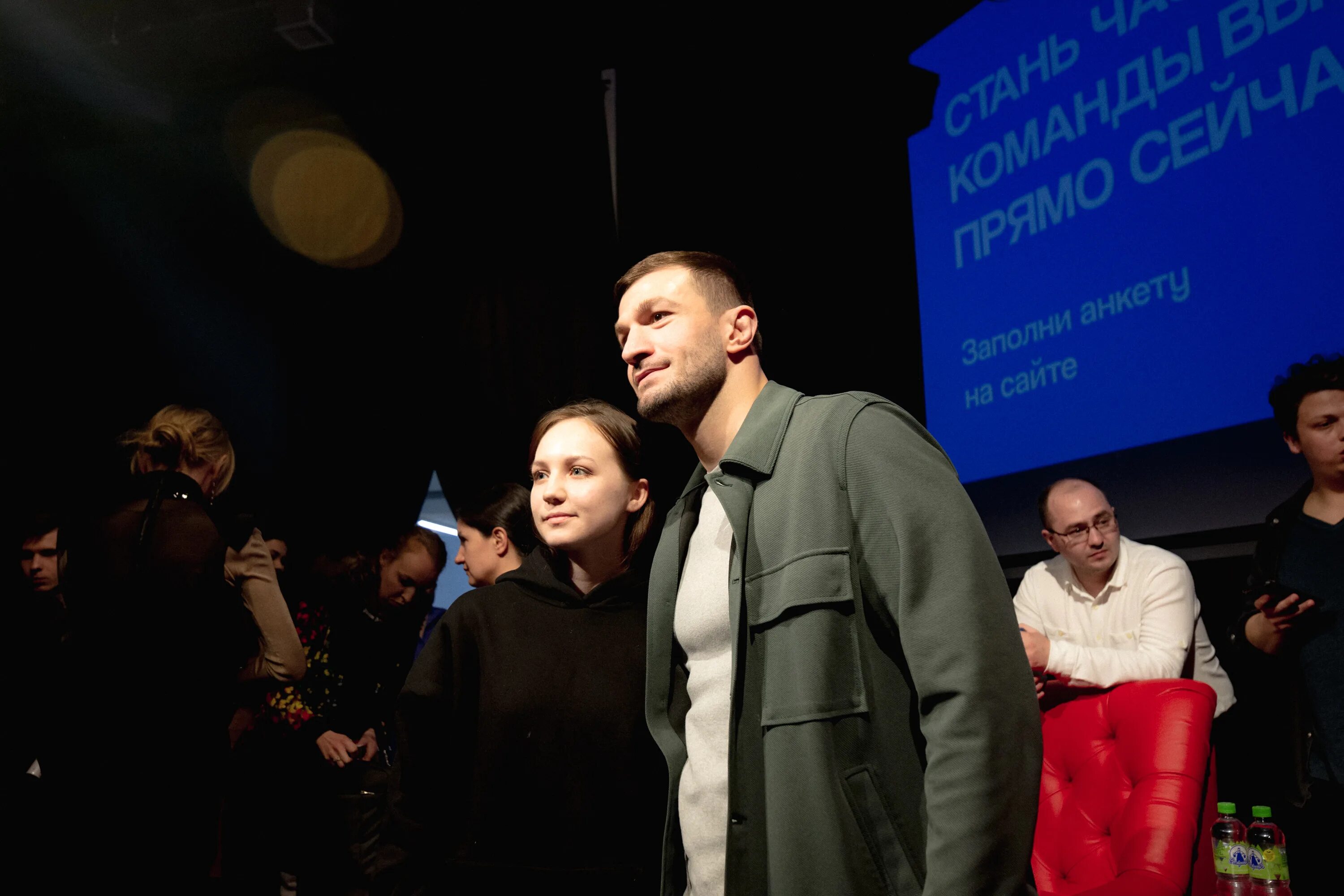 Казань диджитал вик 2022. Обои prestige color 0740-22. Казань вызов. Картинки электрики для рекламы. Казань вызов.