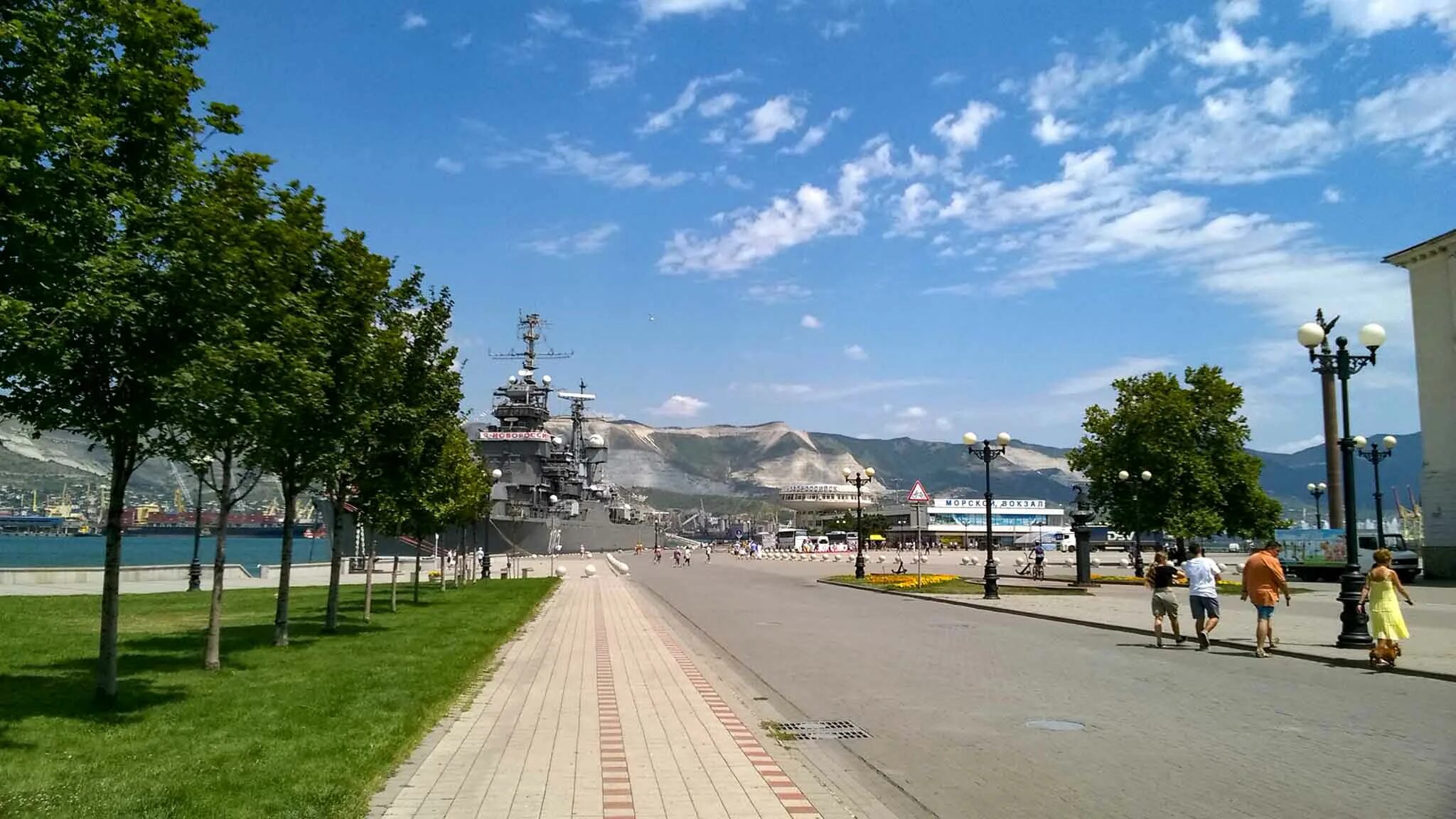 Новороссийск набережная Адмирала Серебрякова. Новороссийск центр города. Новороссийск обзорная экскурсия. Мыс любви Новороссийск.