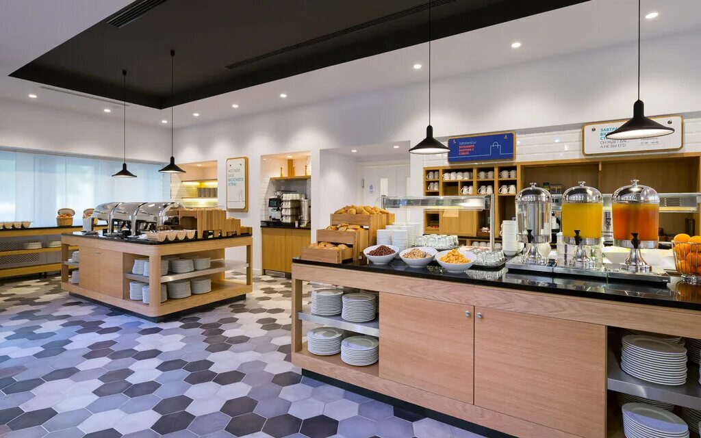 софитель отель санкт-петербург. маяк для звукозаписи. певец на улице. питер музыканты дворцовая площадь. петербург улица малая конюшенная.