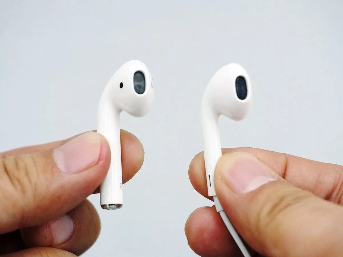 Подключить разные airpods