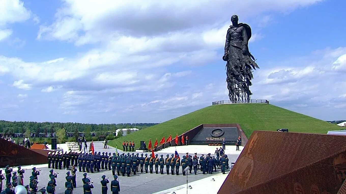 Ржевский мемориал сколько журавлей. Ржев мемориал советскому солдату. Ржев памятник мемориал советскому солдату. Мемориал подо Ржевом. Мемориал советскому солдату подо Ржевом.