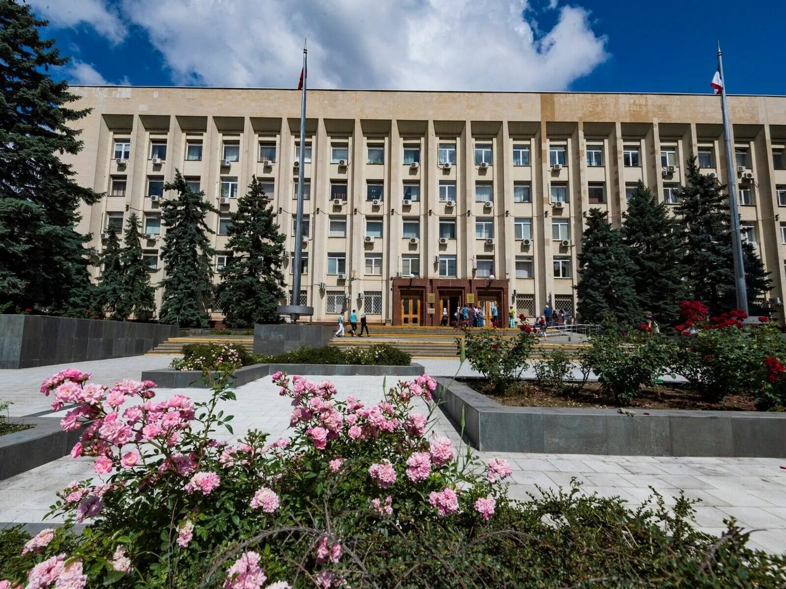 Городской сайт симферополя. Горсовет Симферополь. Симферополь здание горсовета. Мэрия Симферополя. Администрация гор Симферополя.