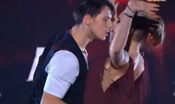 Мы с тобой станцуем танго. Ченнинг татум шаг вперед. Мигель балет. Пара танцует в темноте. Под какую песню станцевать.