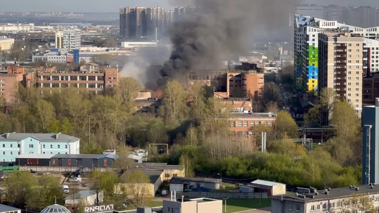 Санкт петербург московское шоссе пожар. Пожар в петербурге ангар. Московский пожар. Санкт петербург московское шоссе пожар. Пожарная на пулковском шоссе.