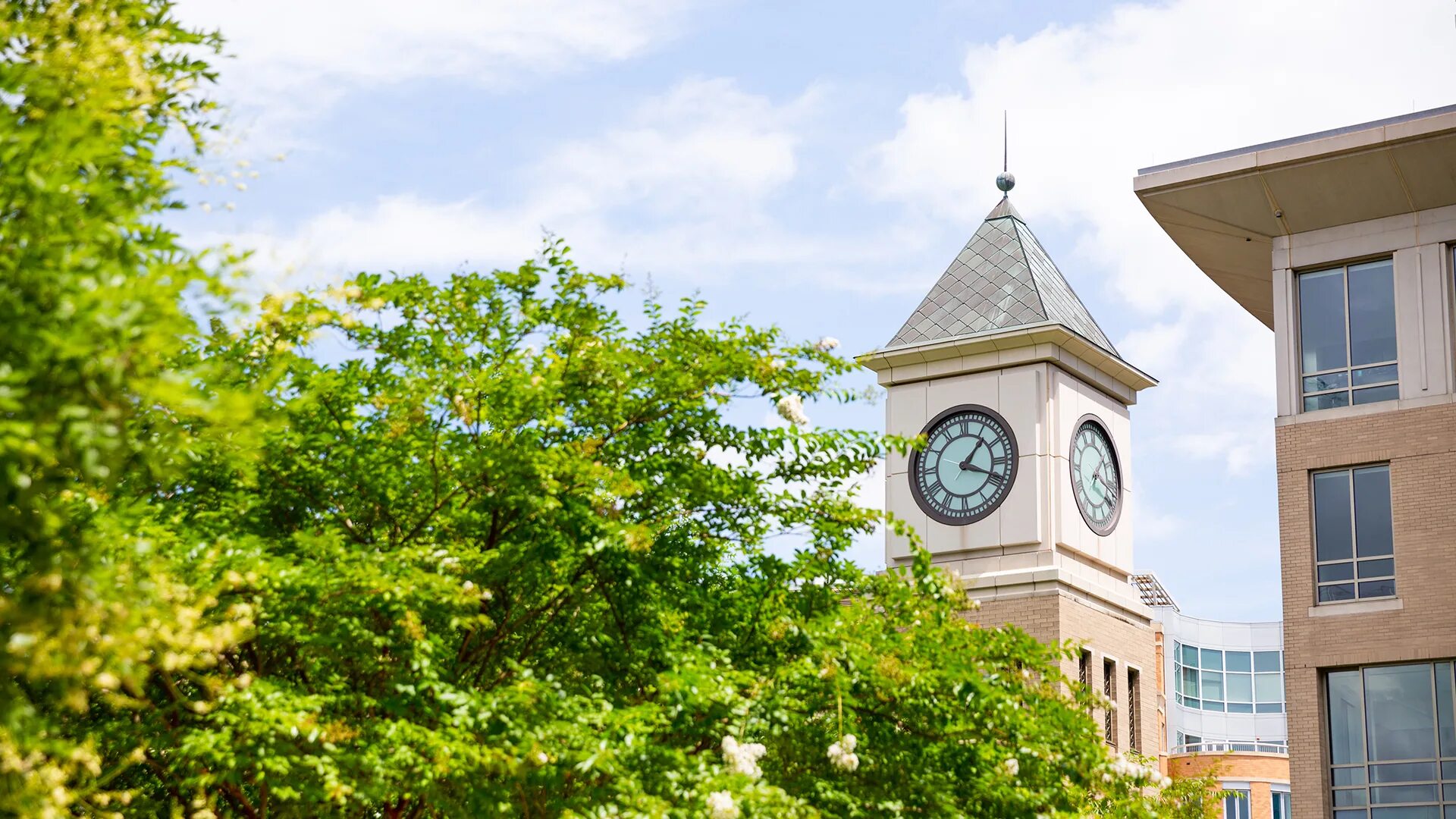 Center clock