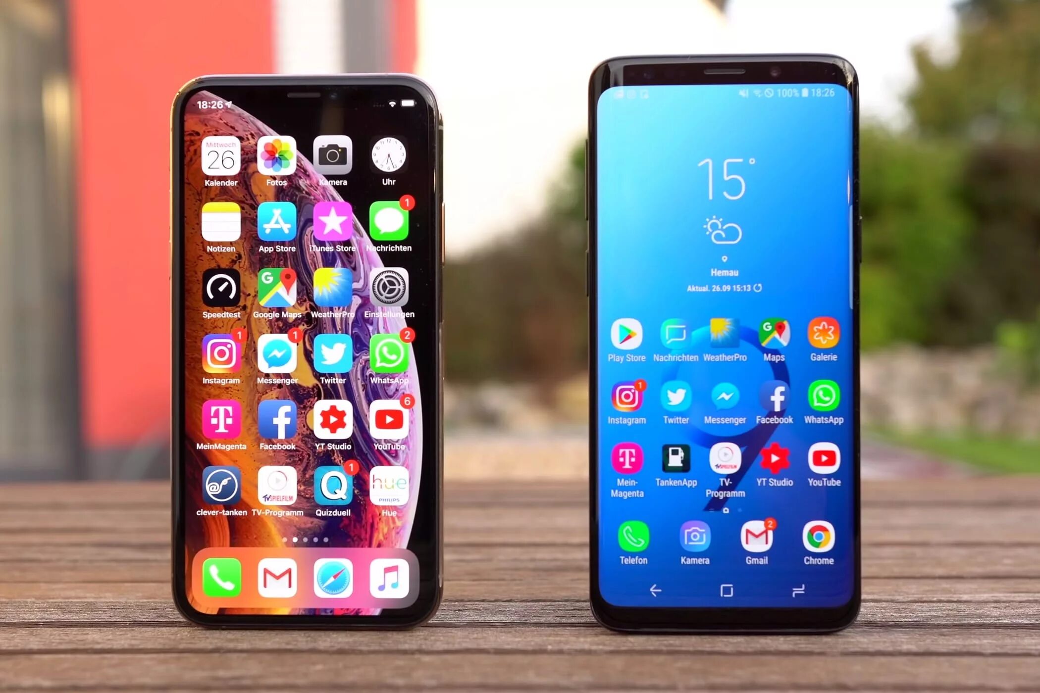 Samsung против iphone. Samsung Galaxy s9/s9. Iphone XS vs Samsung s9. Iphone XS vs s8. Samsung s9 vs iphone x.