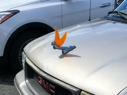 Утка на капот автомобиля