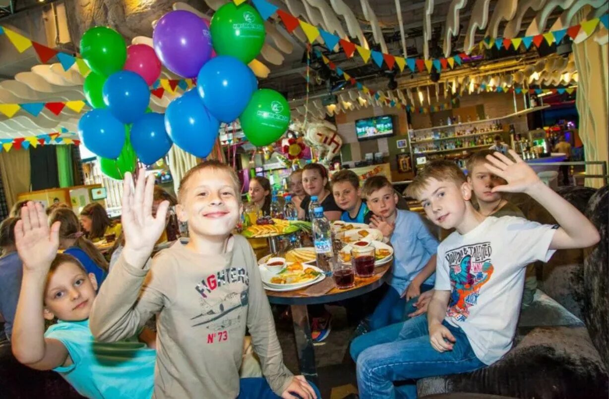 Где отметить день рождение 11 лет мальчику. Места для празднования дня рождения. Детский день рождения отпраздновать. Развлечения для подростков. С днём рождения ребёнку.