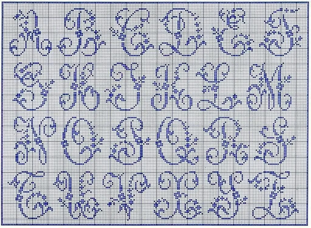 Буквы на швейной машинке. Вышитые Монограммы крестиком. Вышивка крестом Монограмма схема. Буквы для вышивки. Вышивка крестом буквы.