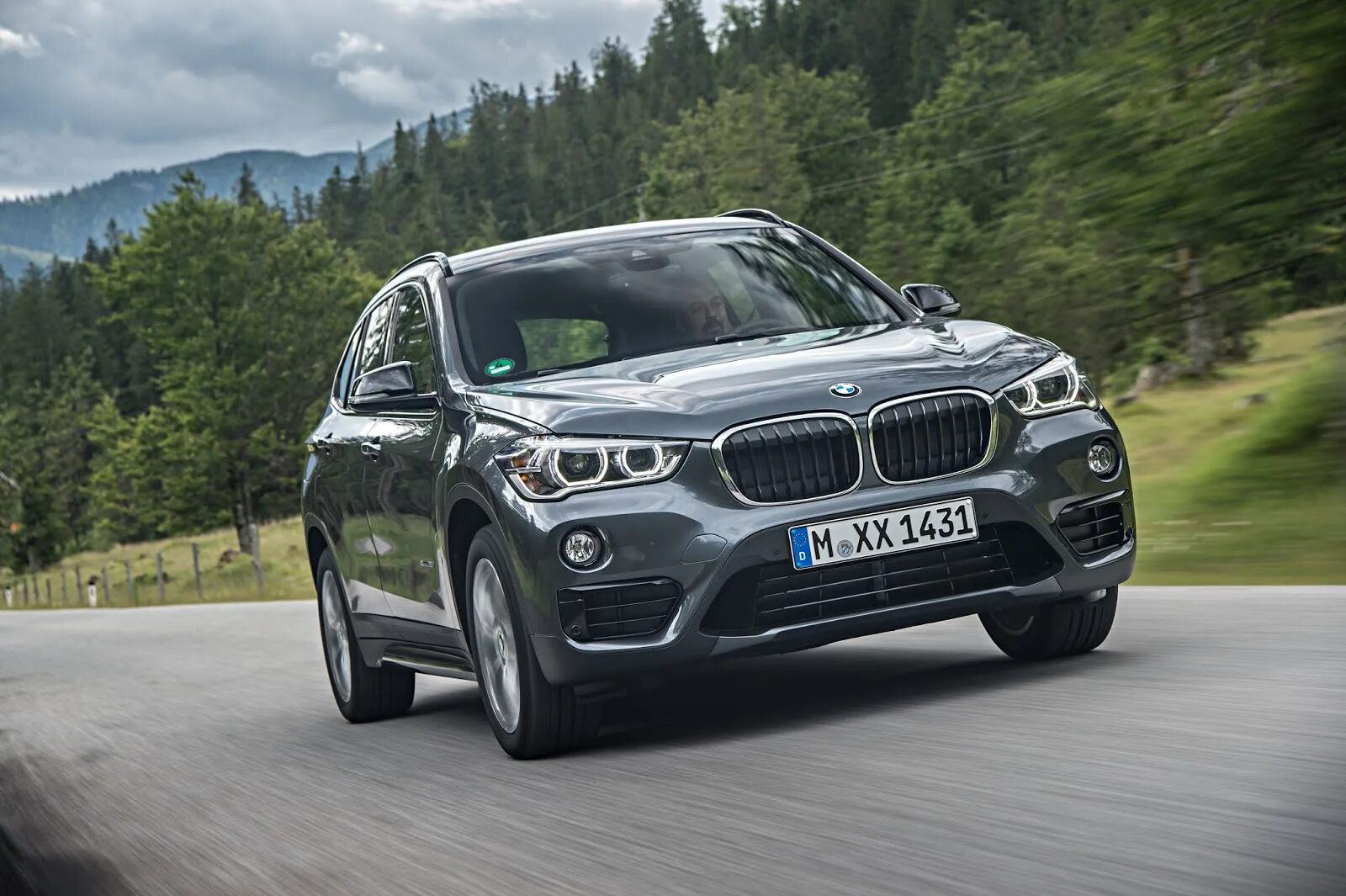 Bmw x1 m. Новый BMW x1. БМВ x1 2021. BMW x1 2016. BMW x1 черный 2021.