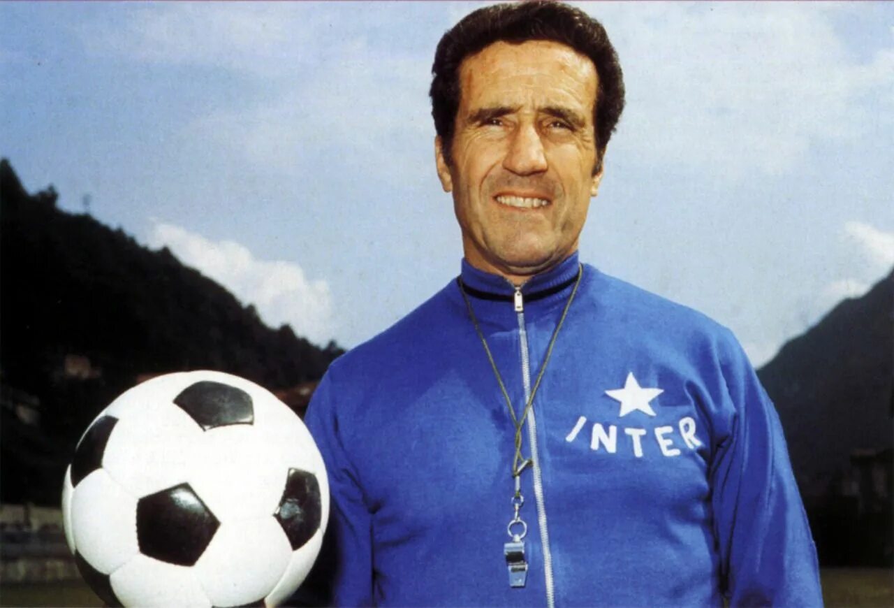 Жозе моуриньо манчестер юнайтед. Jose mourinho. Великие тренера футбола. Гус хиддинк футболист. Гус хиддинк 2021.