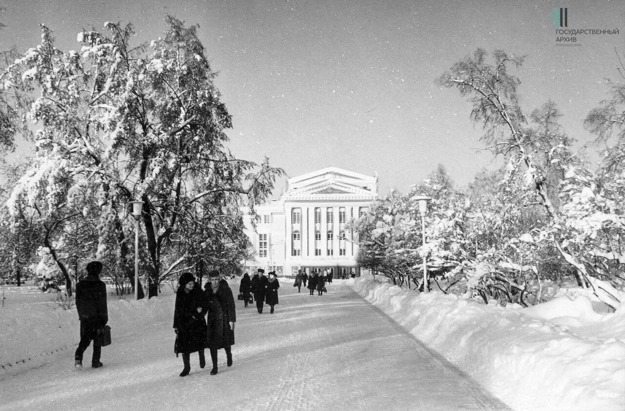 Ретро театр пермь. Театр оперы и балета пермь ссср. пермский оперный театр зима. оперный театр пермь зимой. театр театр пермь зима.