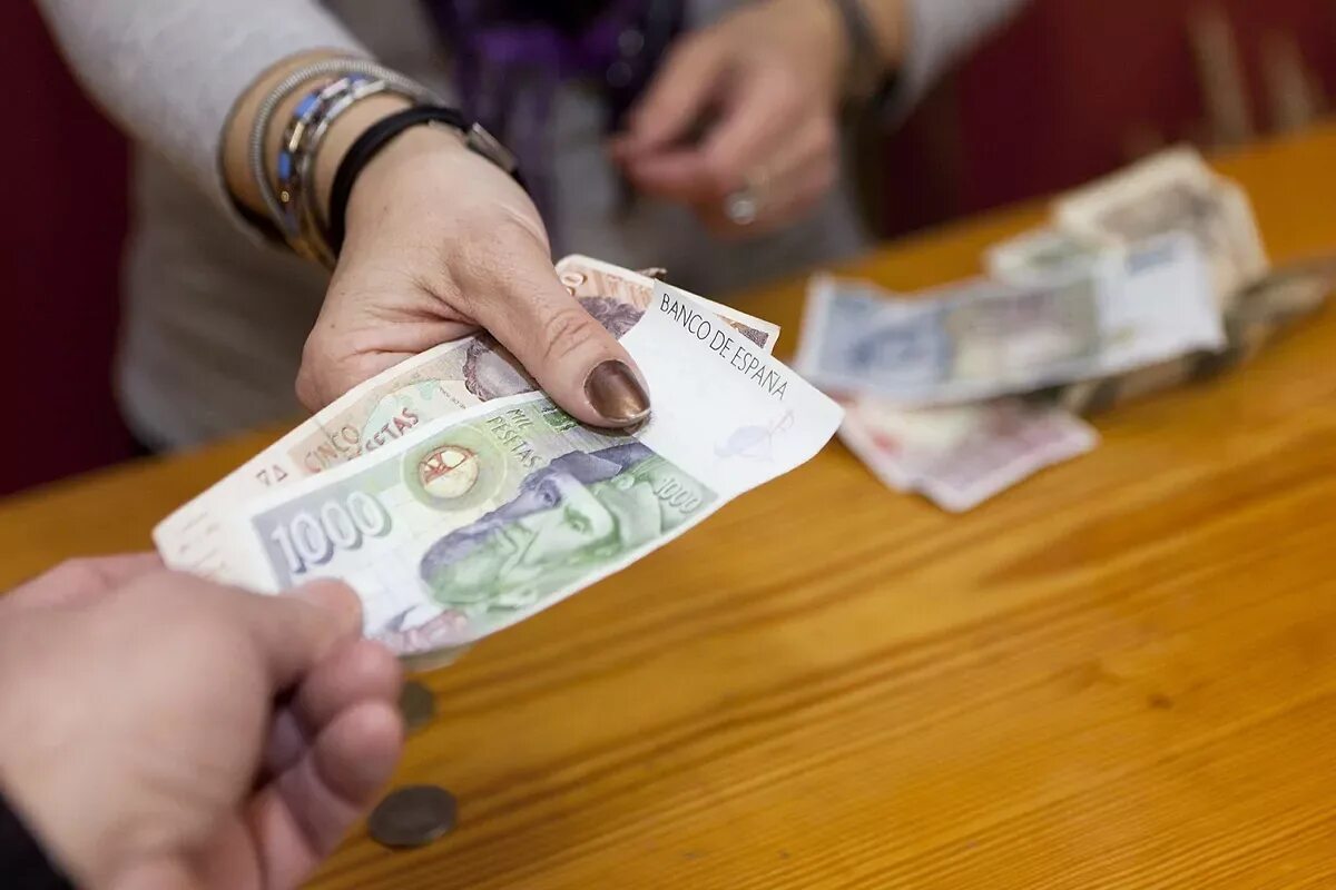 Курс евро в испании. Система денег в испании. деньги испании. обмен валют в испании. валюта испании евро.