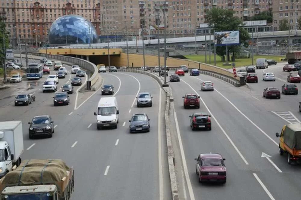 Хорошая транспортная доступность. Автомобильное движение. Движение машин Москва. Дорожное движение Москва. Москва в движении.