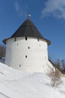 Белая башня монастыря