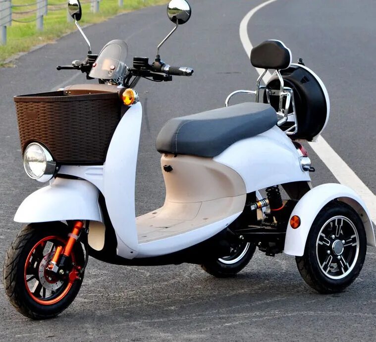 Три скутера. Скутер Веспа. Электро Scooter Vespa. Веспа 50 кубов. Электроскутер 72v 20ah.