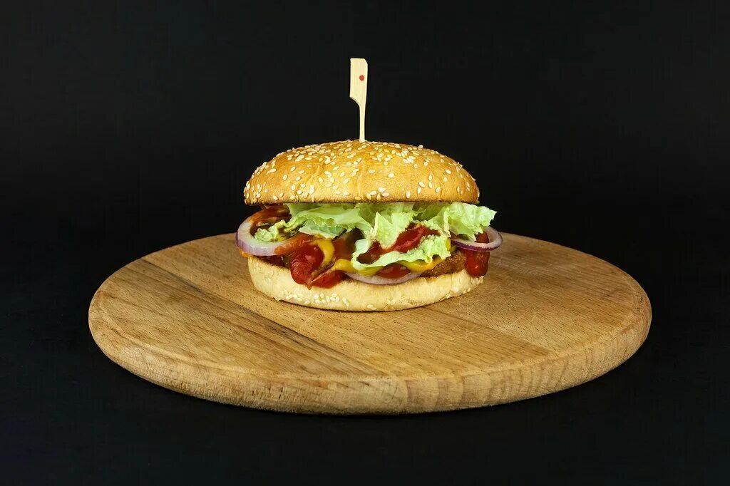 продаются бургеры. бургер кинг. бургер кинг бургеры с котлетой. 2. макдональдс меню.