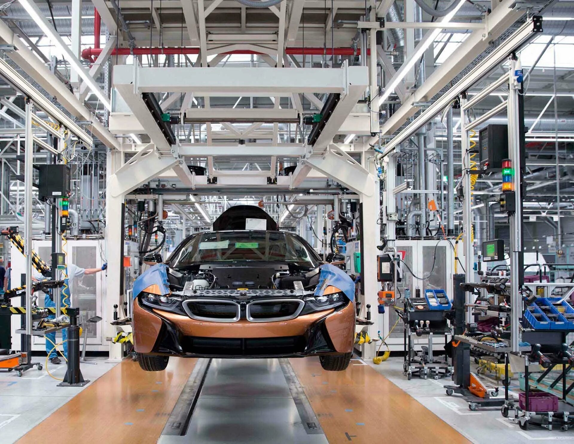 Производитель автомобиля вид. Сборочный конвейер БМВ м5. BMW i8 Production. Автотор БМВ. BMW zavod.