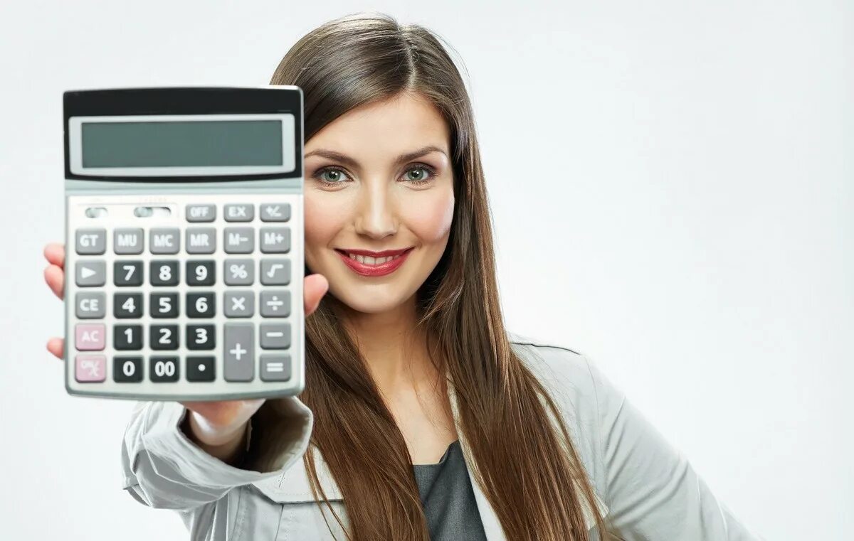 Экономист по ценам. Девушка с калькулятором. Девушка с кальку. Бухгалтер экономист. Бухгалтер калькулятор.