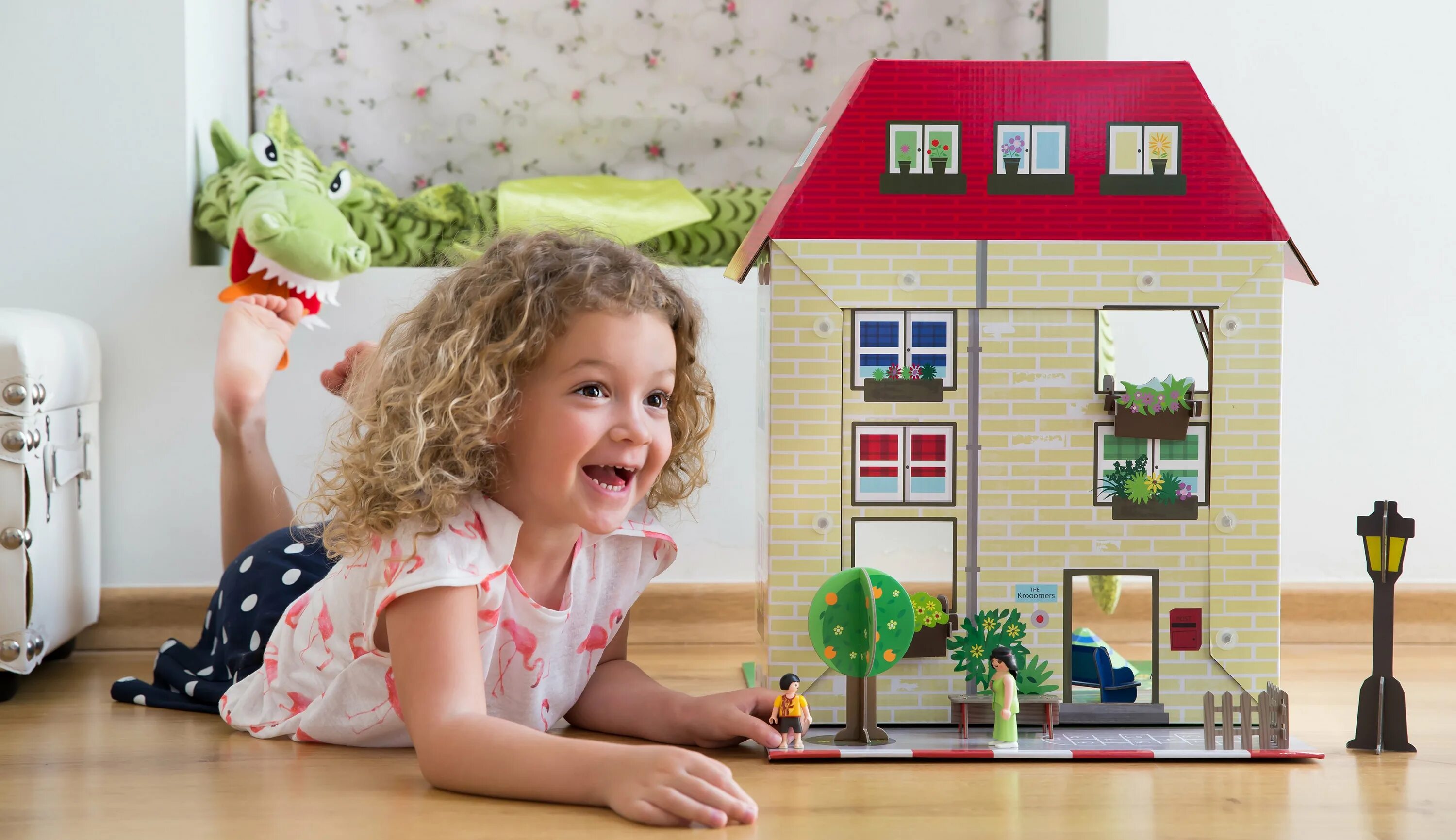 Домик из коробок для кукол. Домик из коробок для кукол. Кукольный домик. Kidkraft uptown dollhouse. Самодельный домик для игрушек.