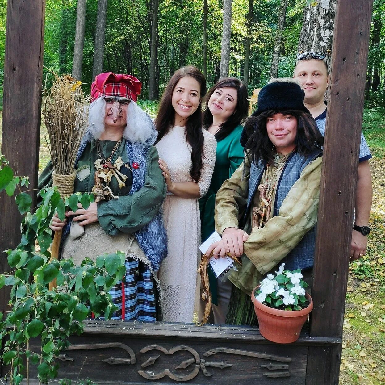 Семья для лешего 2. Кикимора болотная. Кикимора бабабяга леший. Леший кикимора водяной баба яга. Баба яга и леший.